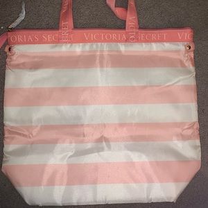 Victoria’s Secret insulated bag